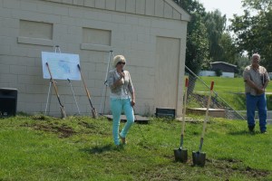 Council member Lana Minton speaks to the crowd at the groundbreaking. Photo Credit/Denise Gilliland, Kat Country Hub.