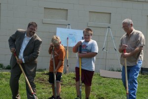 Mayor Andy Fuston, Brennan Ferguson, Chad Christoffersen and Joel Ries breaking ground for the new pool. Photo Credit/Denise Gilliland, Kat Country Hub.