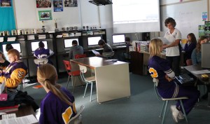 Mary Loftis gives instructions to the Tekamah-Herman Computer and FBLA Club members on how to use the Medicare Plan Finder as they prepare to assist Medicare recipients October 30 at the school.  Photo Courtesy Mary Loftis.