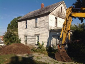 Front of house at the beginning of demolition. Photo Credit/Rosa Schmidt, Oakland Library Director.