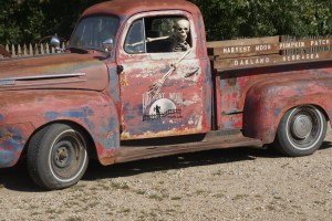 Who is driving this pickup? Photo Credit/Denise Gilliland, Editor and Chief, Kat Country Hub.