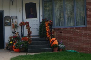 Decorations at Dick and Patty Miler's in Oakland. Photo Credit/Denise Gilliland, Editor and Chief, Kat Country Hub.