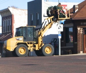 Oakland city employees Mike Francis and Bryan Johnson are decorating Oakland's Main Street for Christmas. Photo Credit/Denise Gilliland, Kat Country Hub.