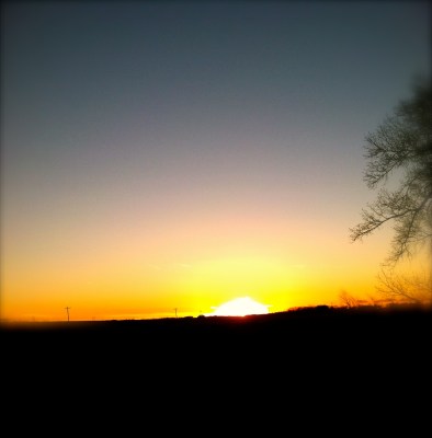 Sunset west of Oakland. Photo Credit/Denise Gilliland, Editor and Chief, Kat Country Hub.