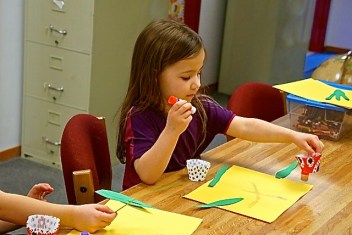 Jalie Meyer is busying making a spring flower at the Oakland Library. Photo Credit/Denise Gilliland, Editor and Chief, Kat Country Hub.