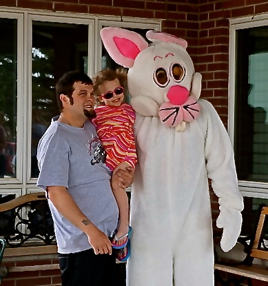 Justin Voyles and his daughter Kaydence with the Easter bunny (Brock Denton) at Oakland Heights. Photo Credit/Denise Gilliland, Editor and Chief, Kat Country Hub.