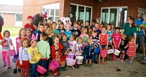 The kids are ready, off and running to find the treats at Oakland Heights. All Photo Credit/Denise Gilliland, Editor and Chief, Kat Country Hub.