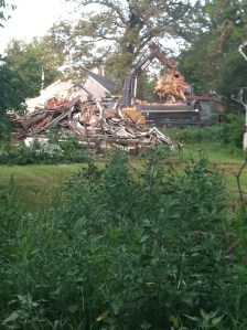 Down go condemned properties! All photos Credit of Denise Gilliland/Editor and Chief, Kat Country Hub.