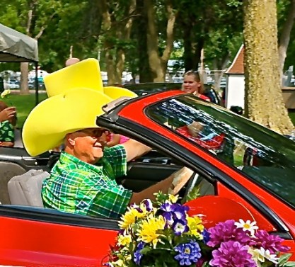 Driving the car for Sue's Flower Shoppe Entry is Ted Beckner, Sue's husband, also the Mayor of Oakland. Photo Credit/Denise Gilliland, Editor and Chief, Kat Country Hub.