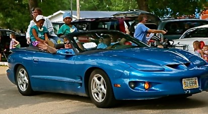 Oakland Mercy Hospital, Steiny's General Store, KB Lawn and Green Lantern had great entries at the fair parade. All photos credit of Denise Gilliland, Editor and Chief, Kat Country Hub.