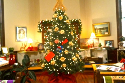 Christmas tree at the Swedish Heritage Center. Photo Credit/Denise Gilliland, Editor and Chief, Kat Country Hub. 