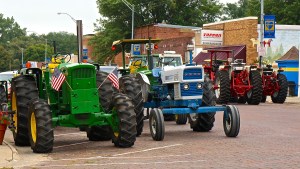 Tractors lined a block of Oakland's Main Street Saturday for all to look at while the owners dined out at a local business. All photos credit of Denise Gilliland/Editor and Chief, Kat Country Hub.