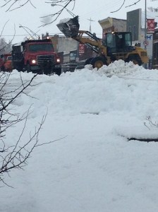 Oakland's city crew was out cleaning the streets of Oakland very early this morning. The snow began falling late yesterday and continued throughout the night. It is a very we and heavy snow, but thanks to the city crew, the roads are cleared. All photos credit of Denise Gilliland, Editor and Chief, Kat Country Hub. 