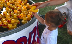 Games are also fun at the fair! Penelope Tran, daughter of Whitney and Tri Tran and granddaughter of Denise and Jeff Gilliland, enjoyed picking up ducks to win a prize! Photo Credit/Denise Gilliland, Editor and Chief, Kat Country Hub. 